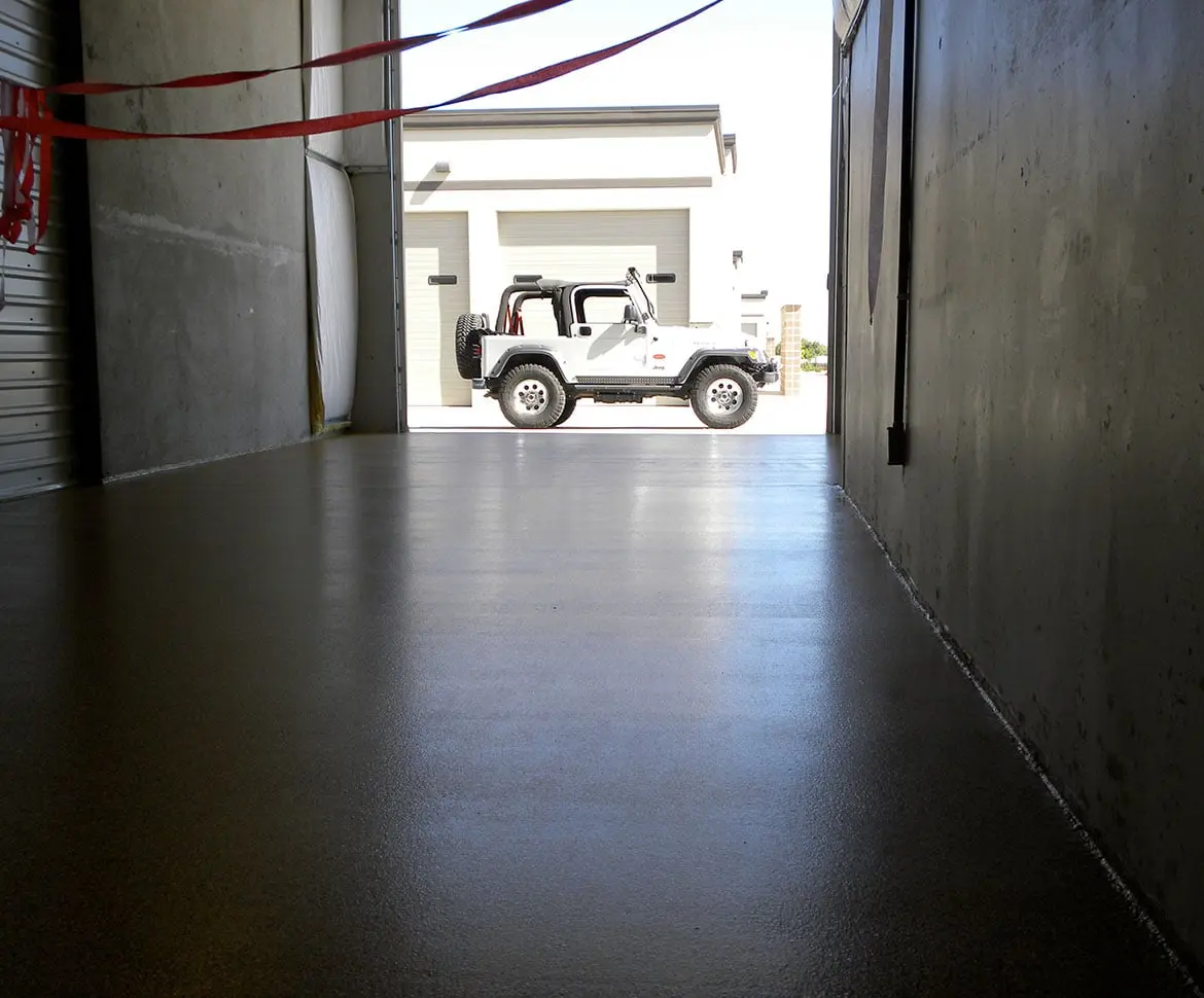 Large distribution center with polished seamless epoxy flooring